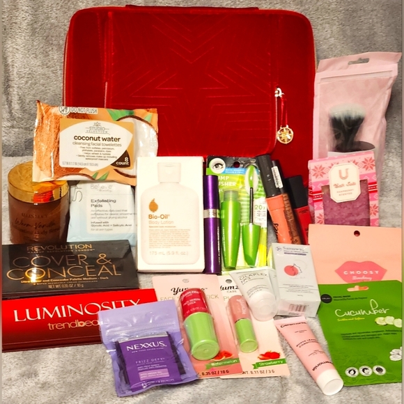 Other - Estee Lauder Limited Edition Red Velvet Cosmetic Bag Skincare and Makeup Bundle